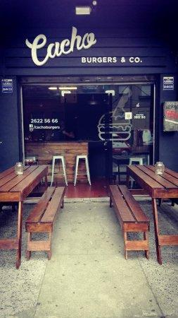 CACHO burgers & co